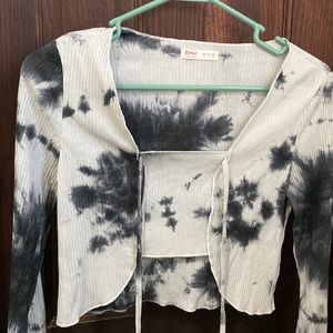 Black and White tie die cropped long sleeve t-shirt size M.